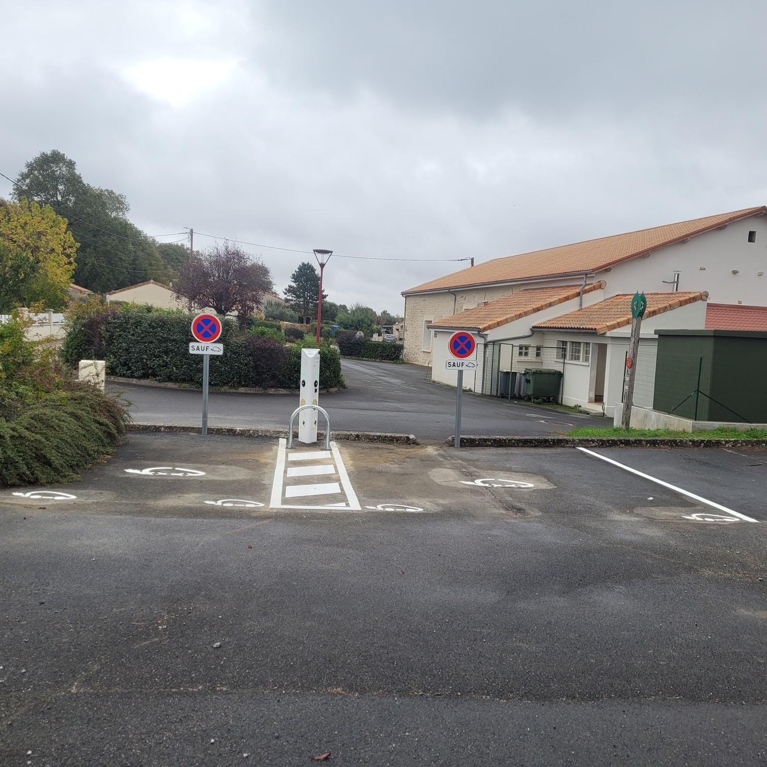 GEF TP: Installation bornes de recharge IRVE Pro & Collectivité